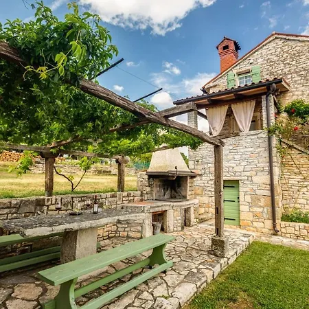 Villa Rustic Casa Mazuli With Pool In