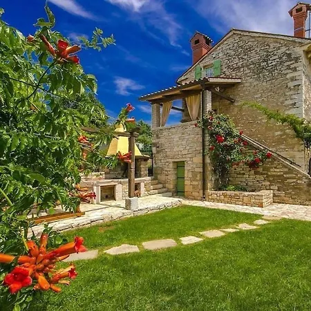 Villa Rustic Casa Mazuli With Pool In