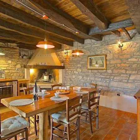 Rustic Casa Mazuli With Pool In Villa