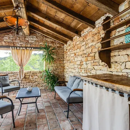 Villa Rustic Casa Mazuli With Pool In Grožnjan