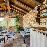 Villa Rustic Casa Mazuli With Pool In Grožnjan