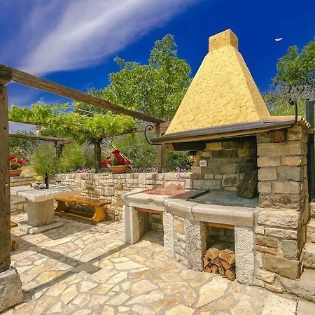 Rustic Casa Mazuli With Pool In *
