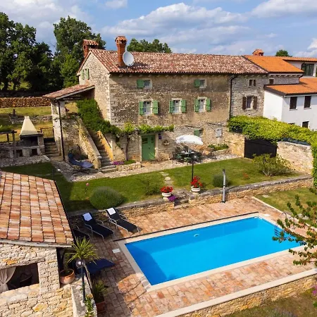 Rustic Casa Mazuli With Pool In