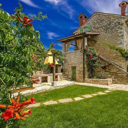 Villa Rustic Casa Mazuli With Pool In
