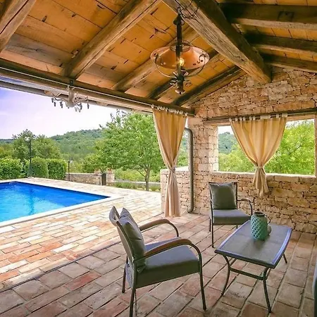 Rustic Casa Mazuli With Pool In