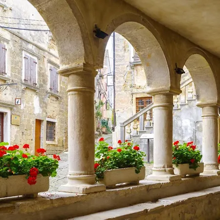 Rustic Casa Mazuli With Pool In 빌라 그로즈냔