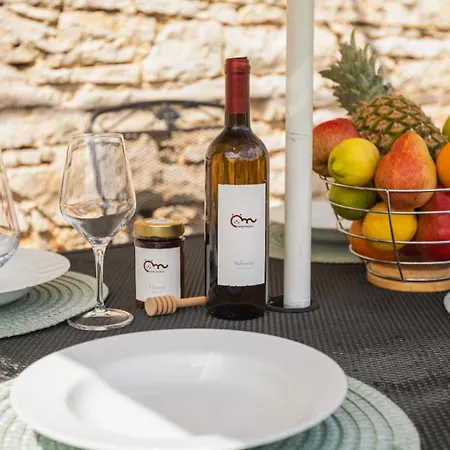 Rustic Casa Mazuli With Pool In