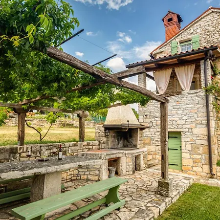 Rustic Casa Mazuli With Pool In 빌라