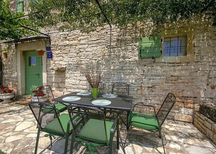 Rustic Casa Mazuli With Pool In 빌라 그로즈냔