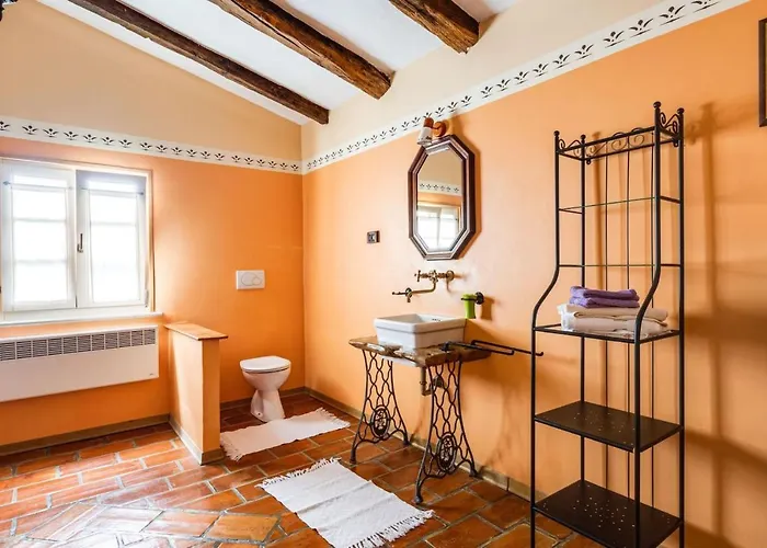 Rustic Casa Mazuli With Pool In 그로즈냔