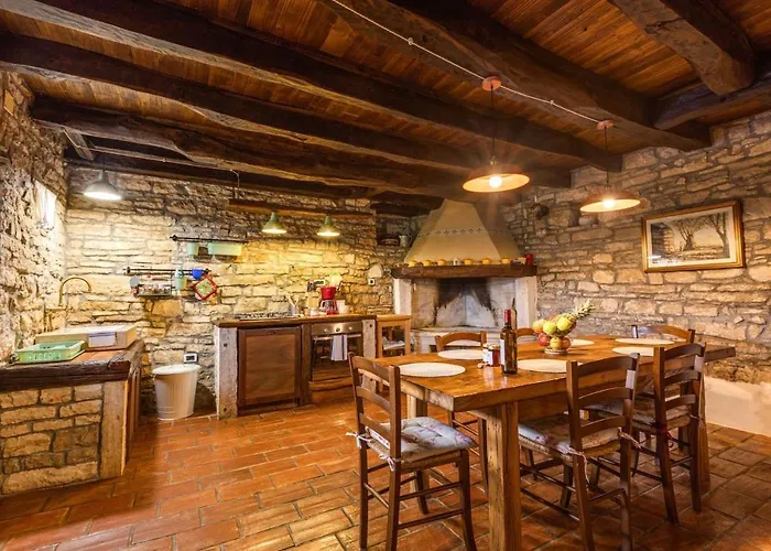 Rustic Casa Mazuli With Pool In 빌라