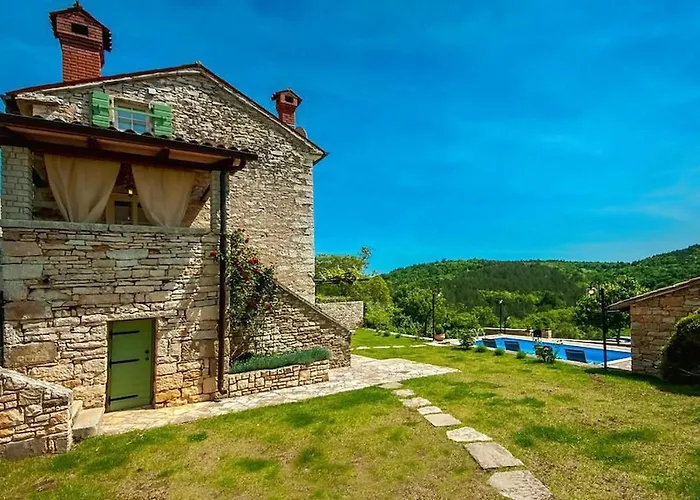 Rustic Casa Mazuli With Pool In 그로즈냔