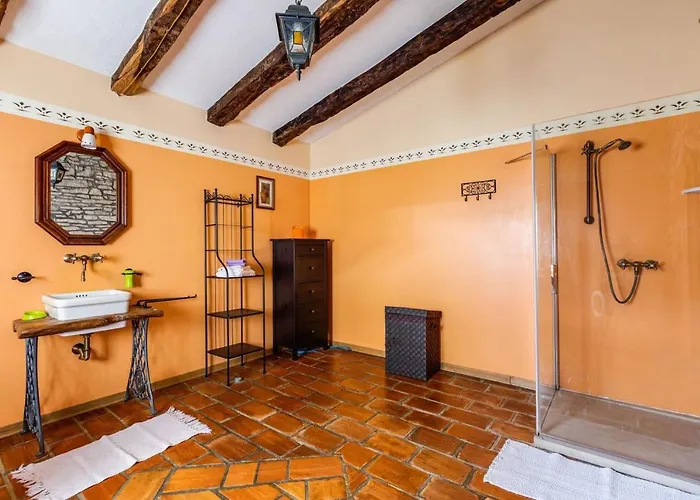 Rustic Casa Mazuli With Pool In *