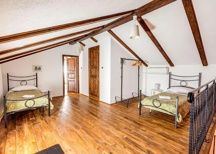 빌라 Rustic Casa Mazuli With Pool In 그로즈냔