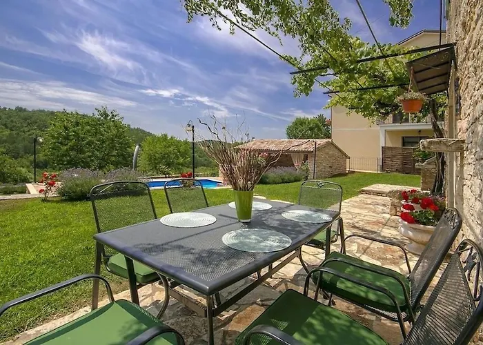 Rustic Casa Mazuli With Pool In 빌라 그로즈냔