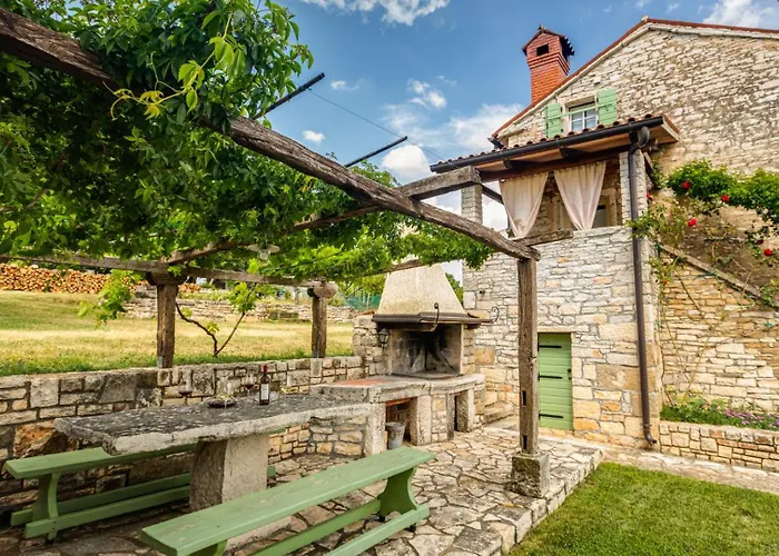 Rustic Casa Mazuli With Pool In 빌라