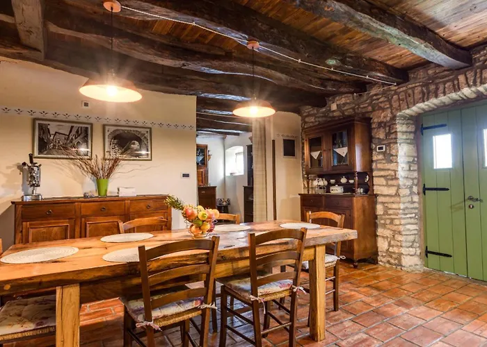 Rustic Casa Mazuli With Pool In 그로즈냔